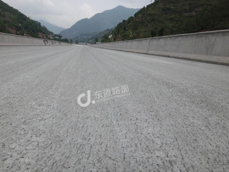 成武高速半剛半柔橋面鋪裝